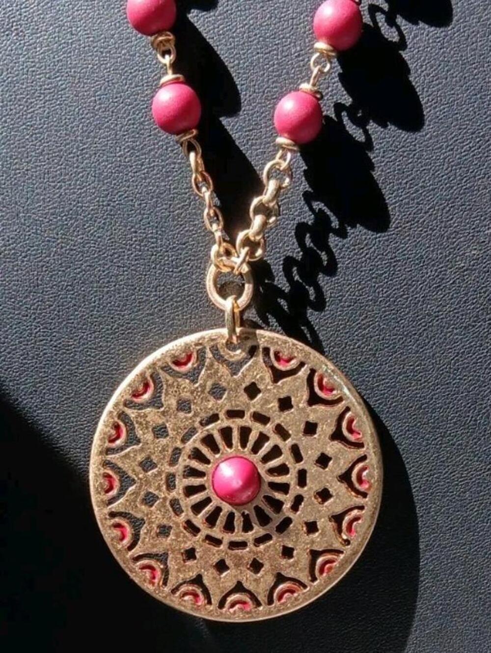 Ruby Rd. Brand Beaded Red Stone Or Glass & Gold tone Medallion Pendant Necklace